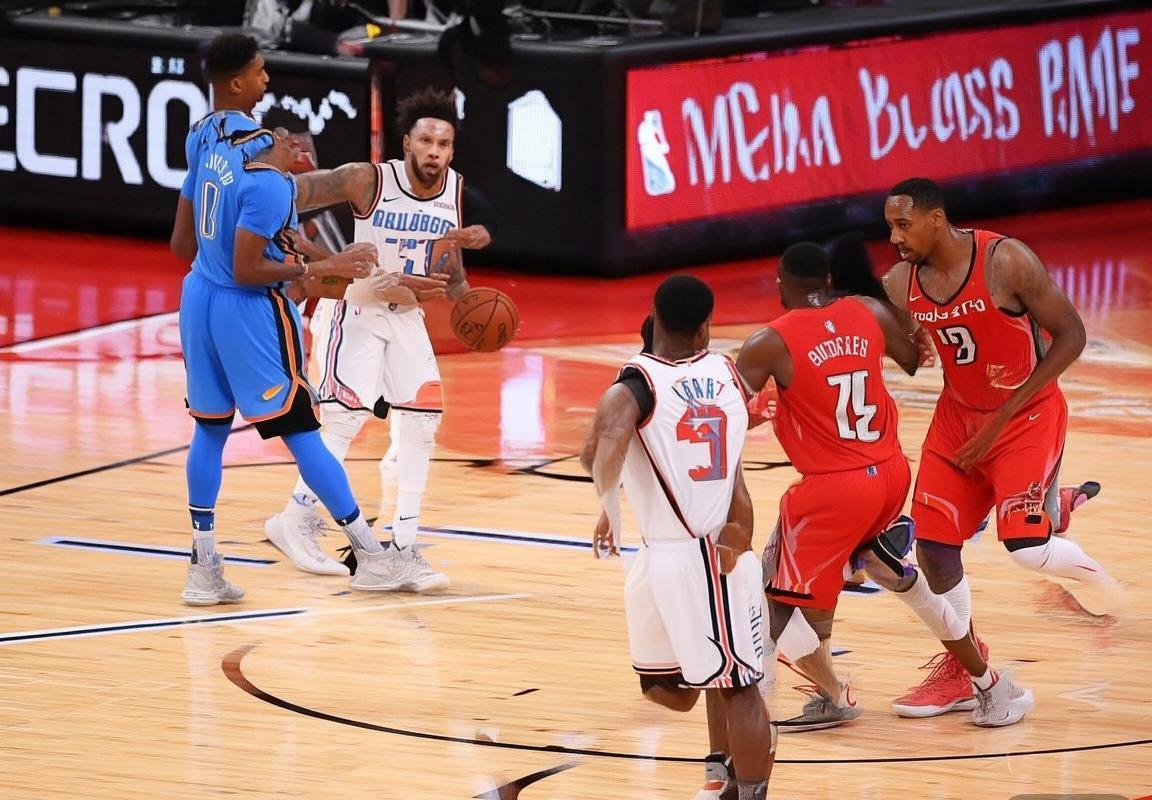 雷霆火箭季后赛对决：火花四溅，战术对决回顾